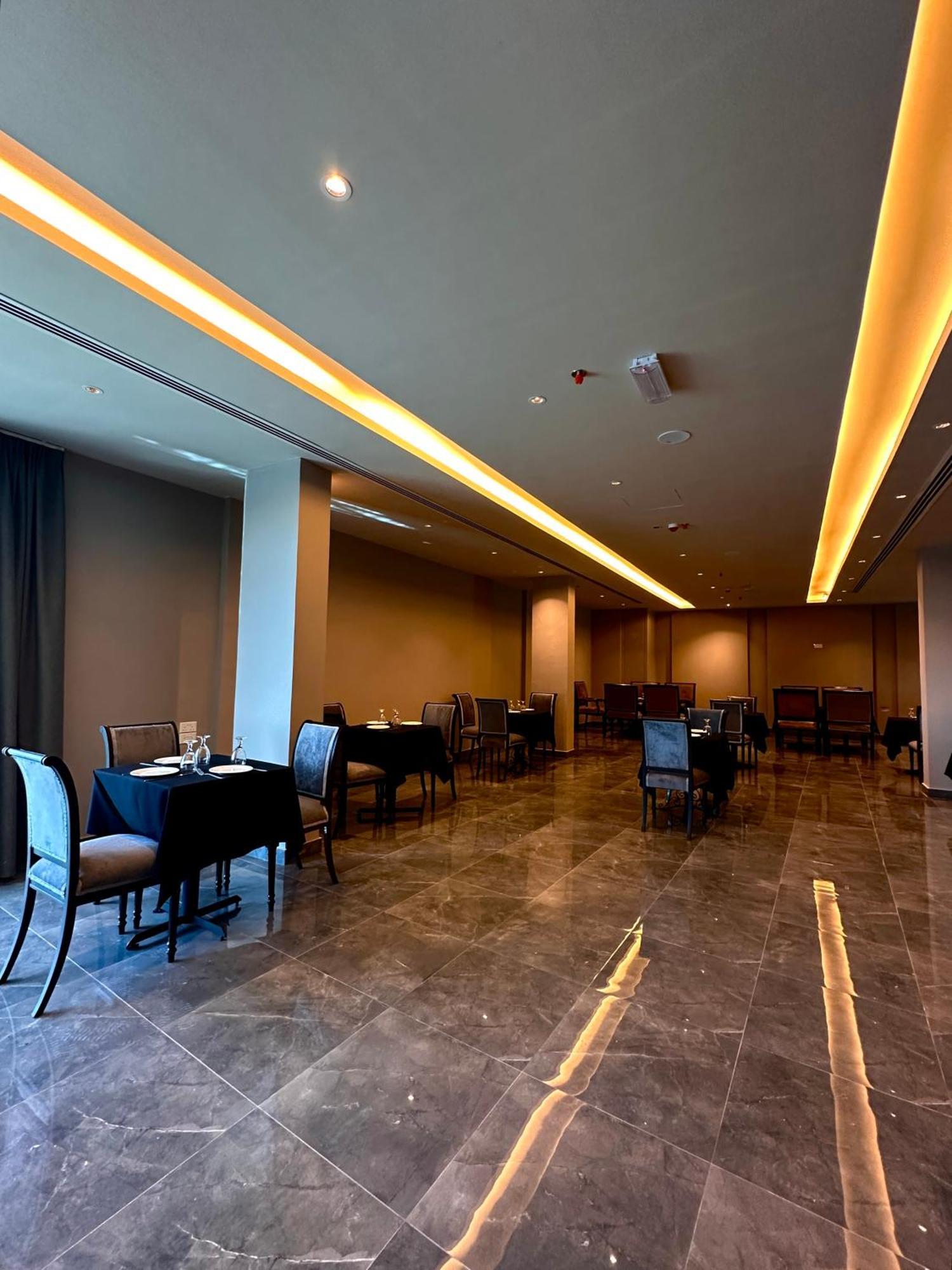 Mirador Hotel Manama Exterior foto